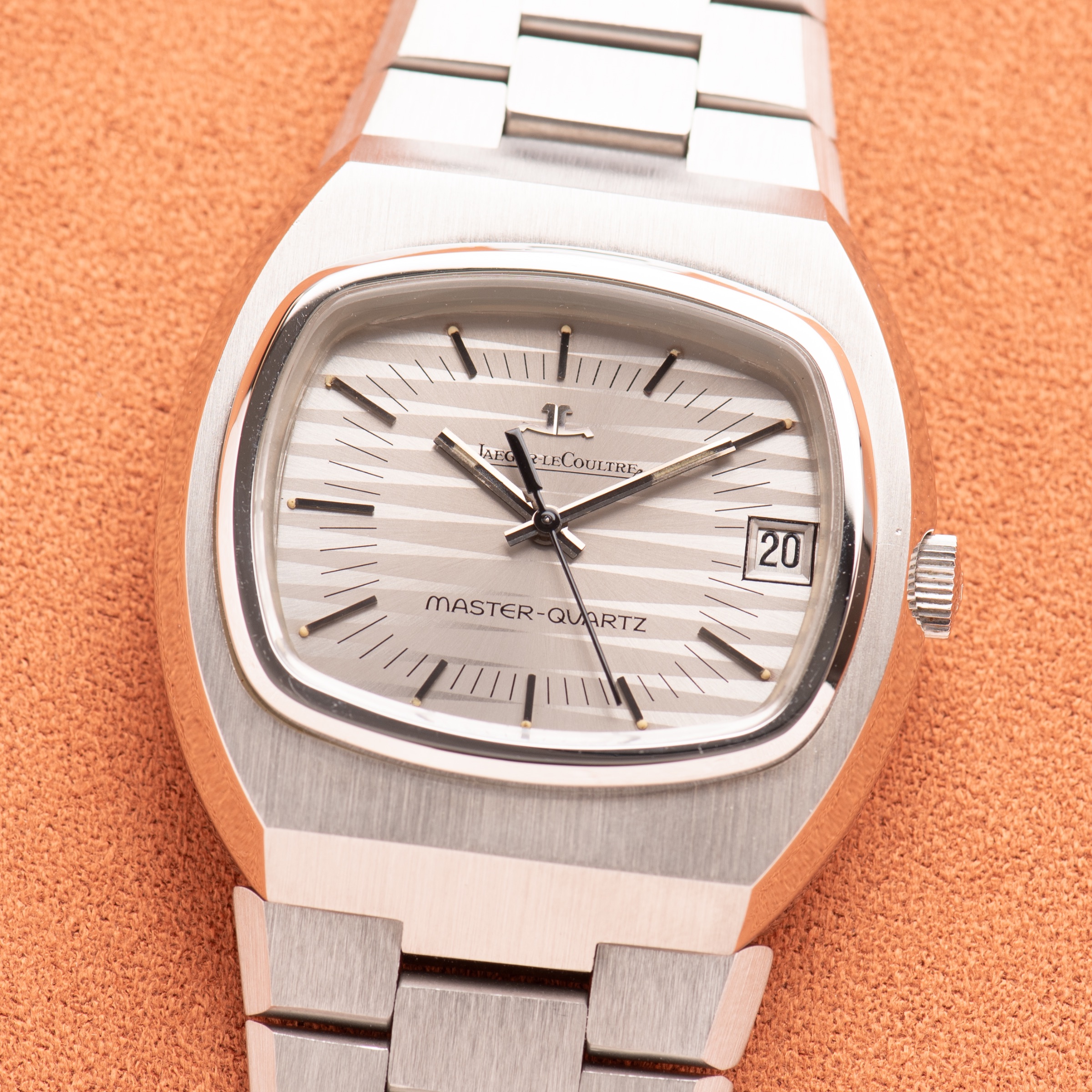 View of Jaeger-LeCoultre Master-Quartz — silver dial — Ref. 23302-42 — 1970